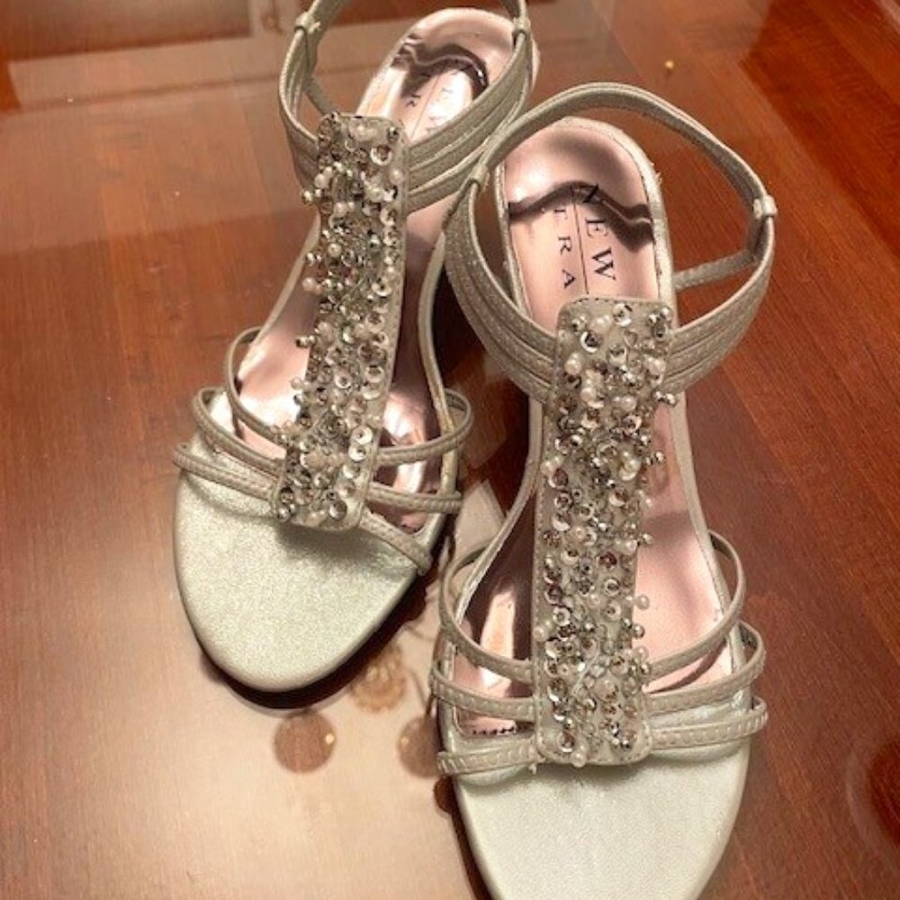New York Transit silver shoes, beaded accents, kitten heels, 7.5M, Never Worn